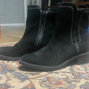 Clarks Mayr Suede Ankle zip up Boots